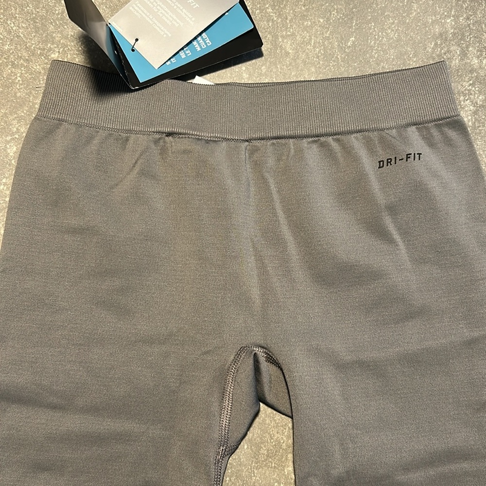 Nike Dri-Fit cropped leggings size Small NWT - Picture 5 of 6